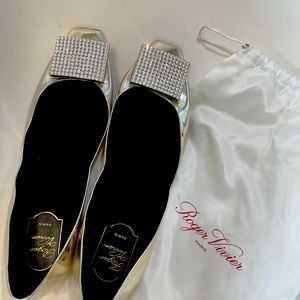 Roger Vivier brand new silver diamond ballet flat. Size 39.5.